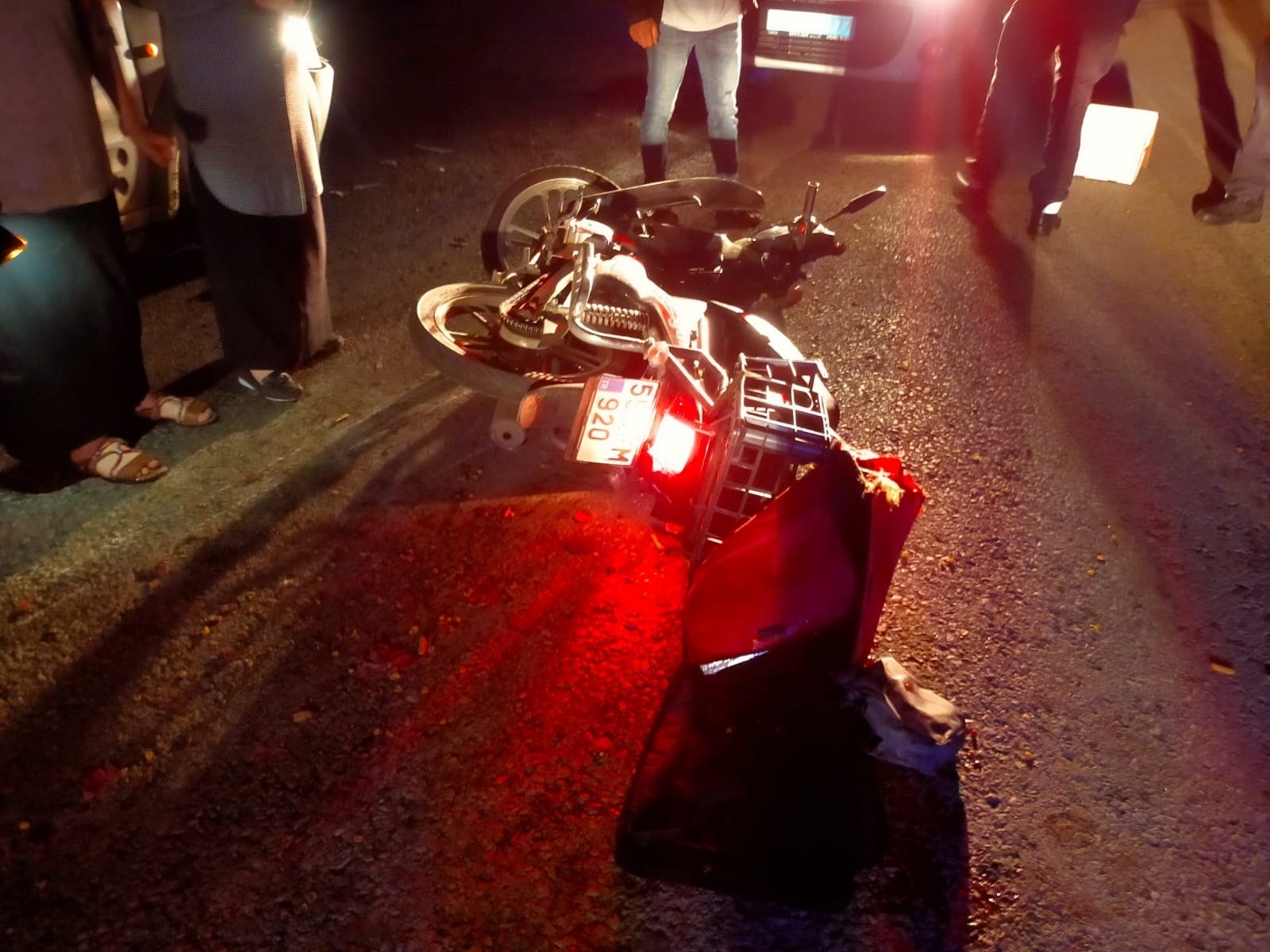 Hafif ticari aracın çarptığı motosikletli yaralandı
