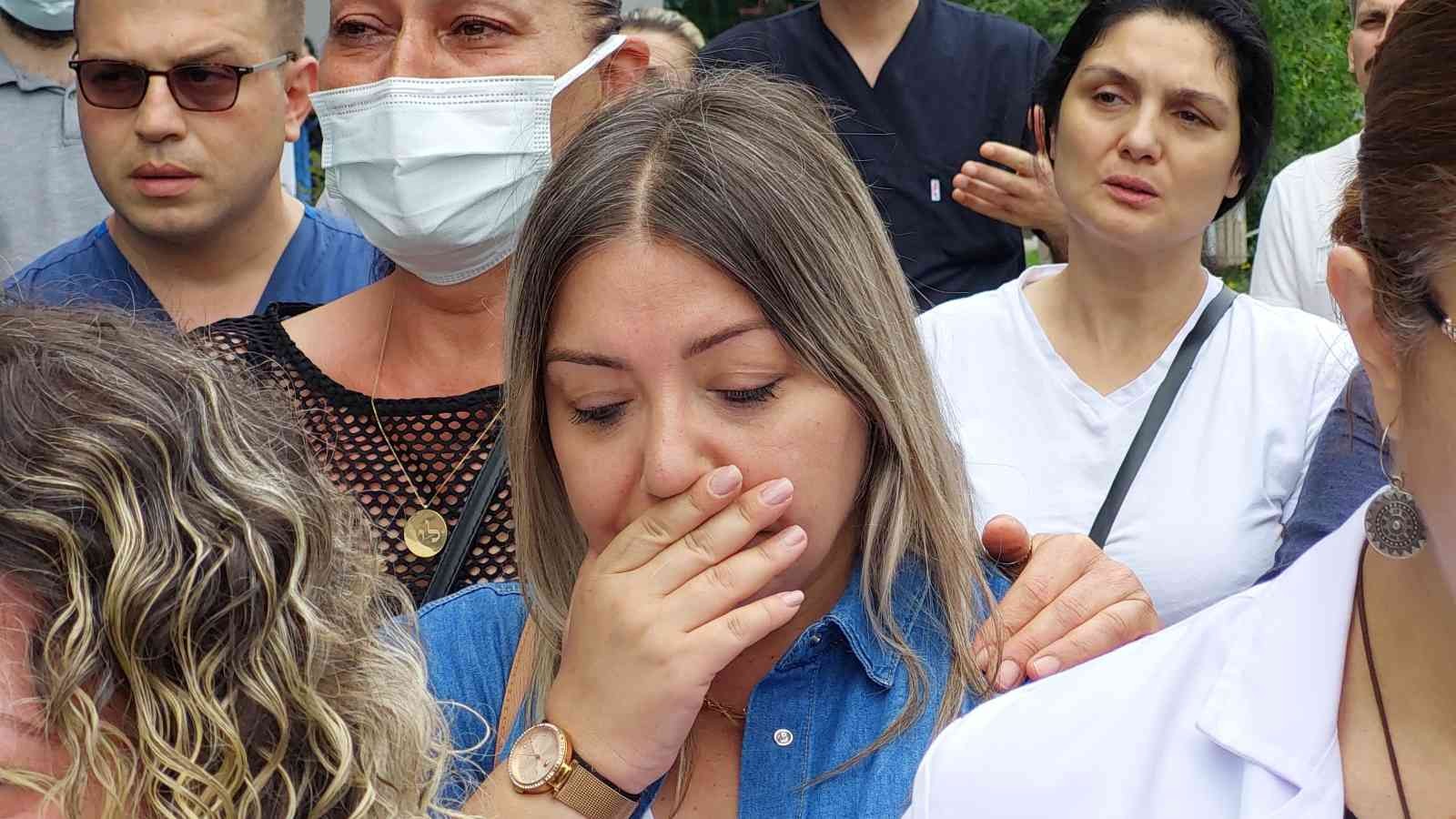 42 yaşında hayatını kaybeden sağlıkçıya gözyaşı
