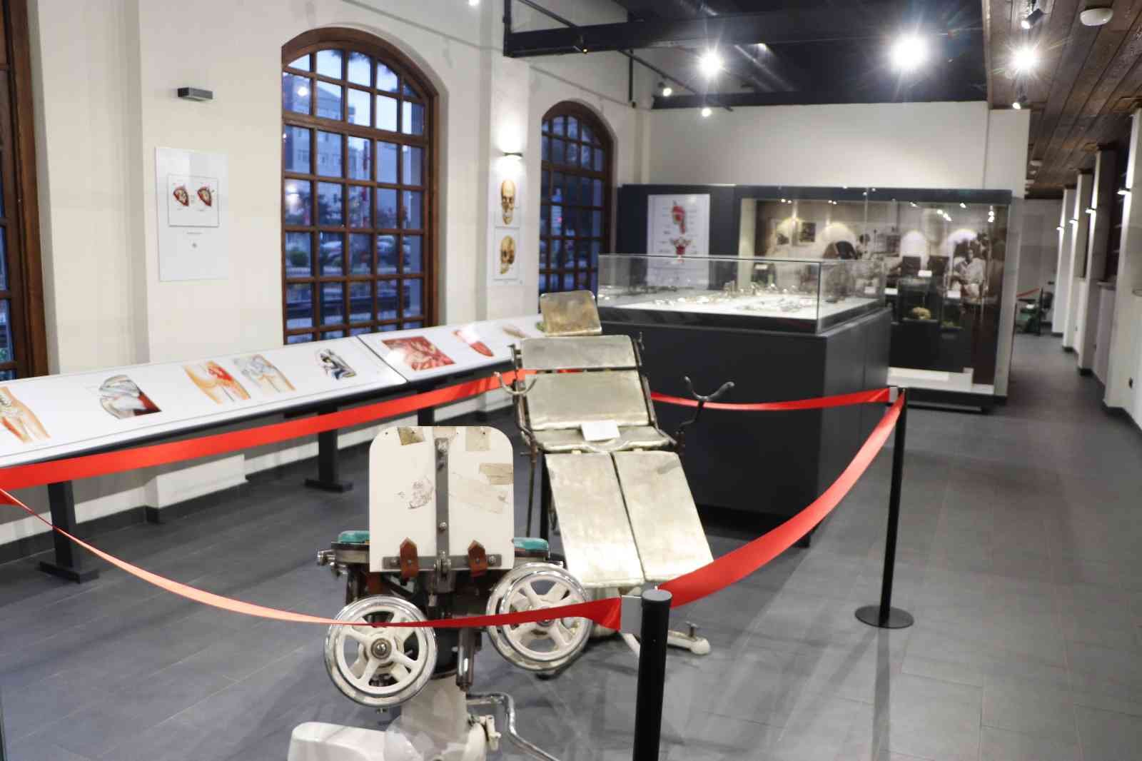 Asırlık cerrahi aletler bu müzede
