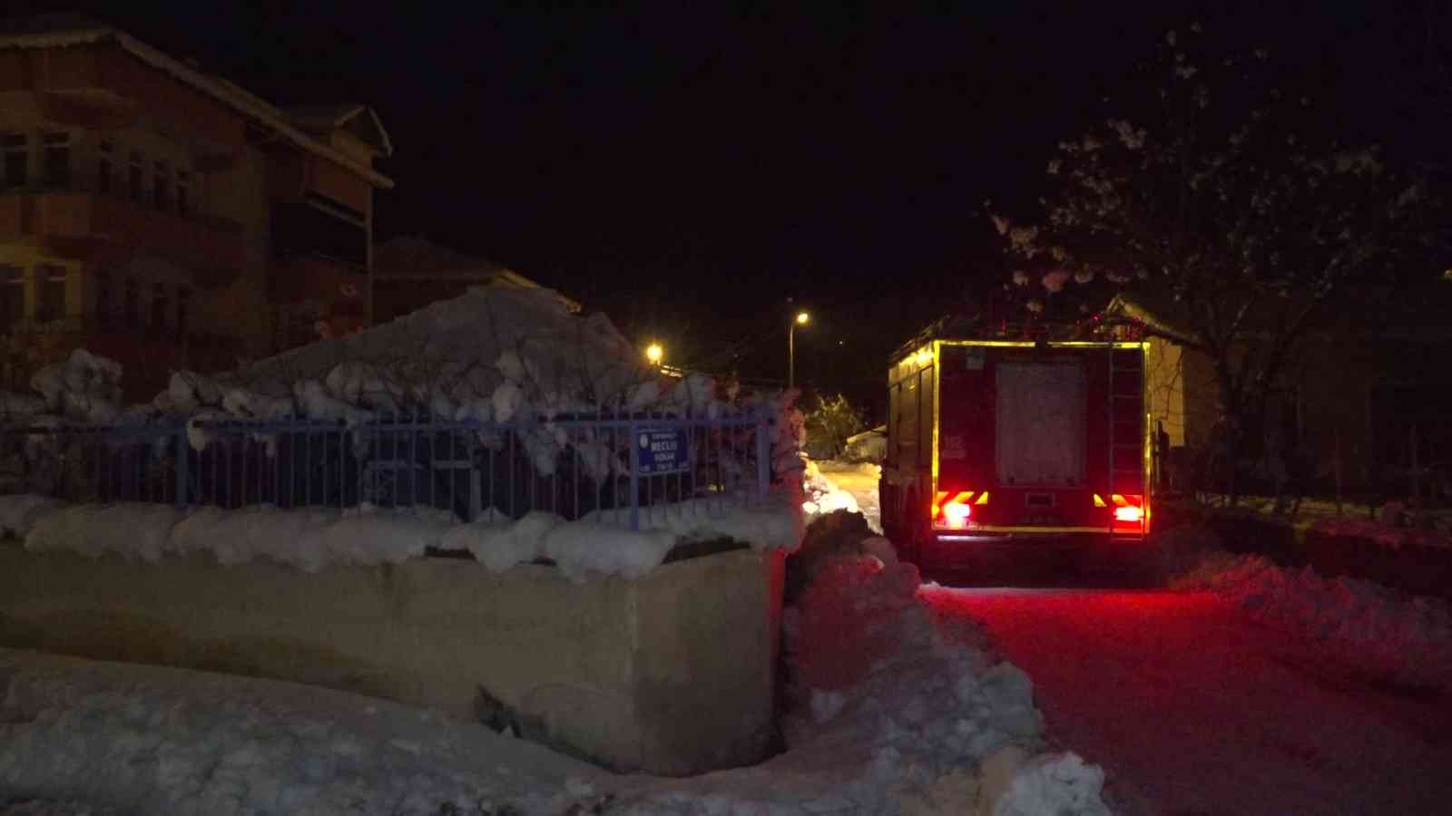 Amasya'da ev yangını: 6 kişilik aile ölümden döndü
