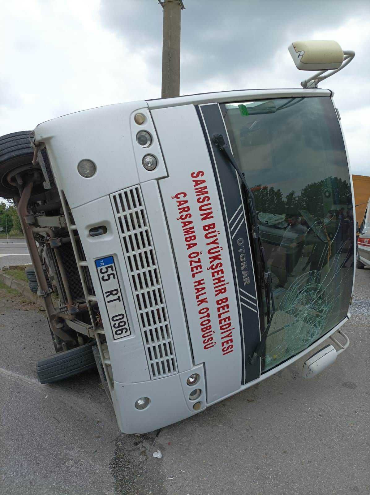 Samsun'da tırın halk otobüsüne çarptığı kaza kamerada: 1 yaralı
