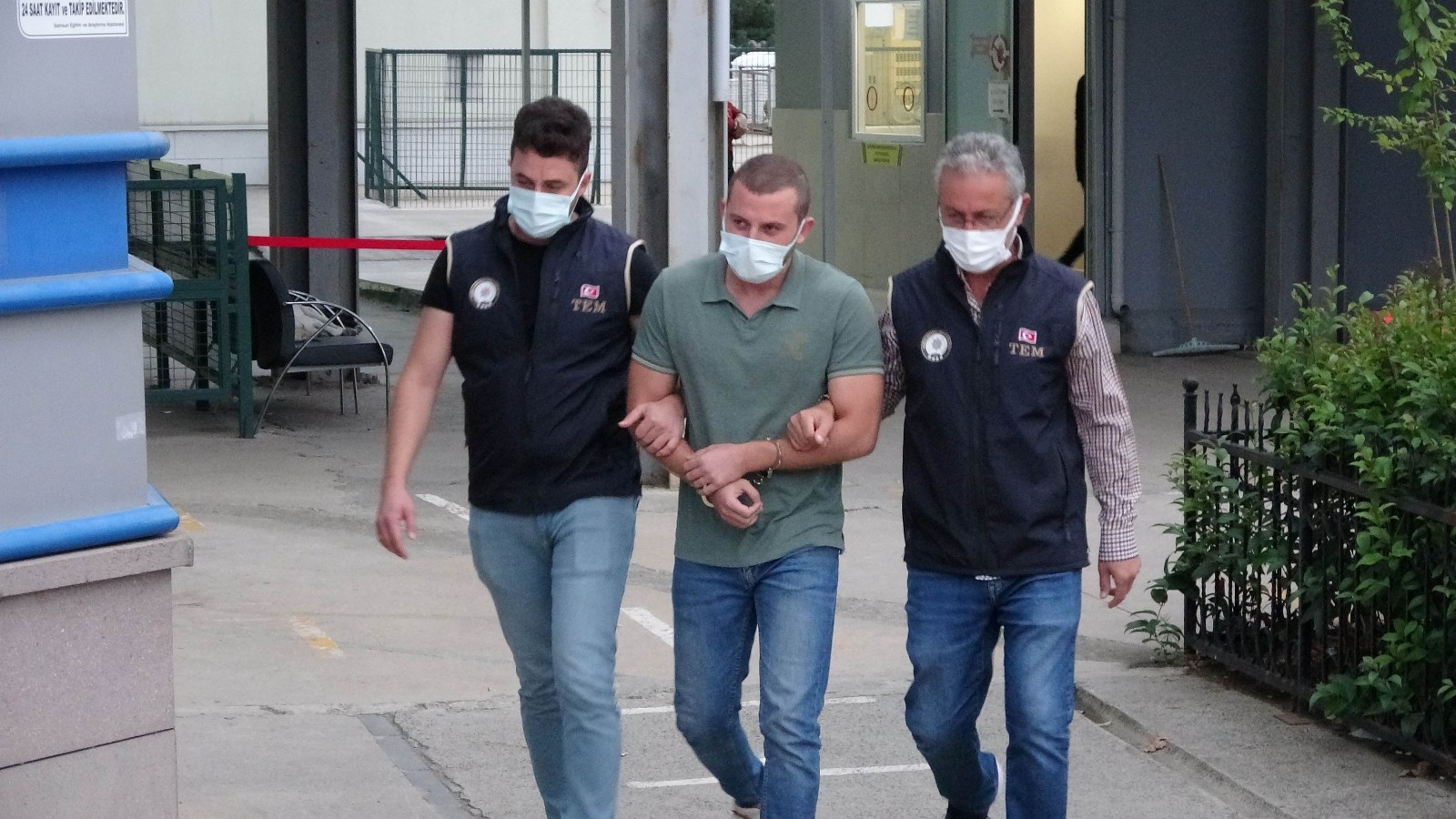 Samsun'da FETÖ'den 1 araştırma görevlisi ve 2 üniversite öğrencisi gözaltına alındı
