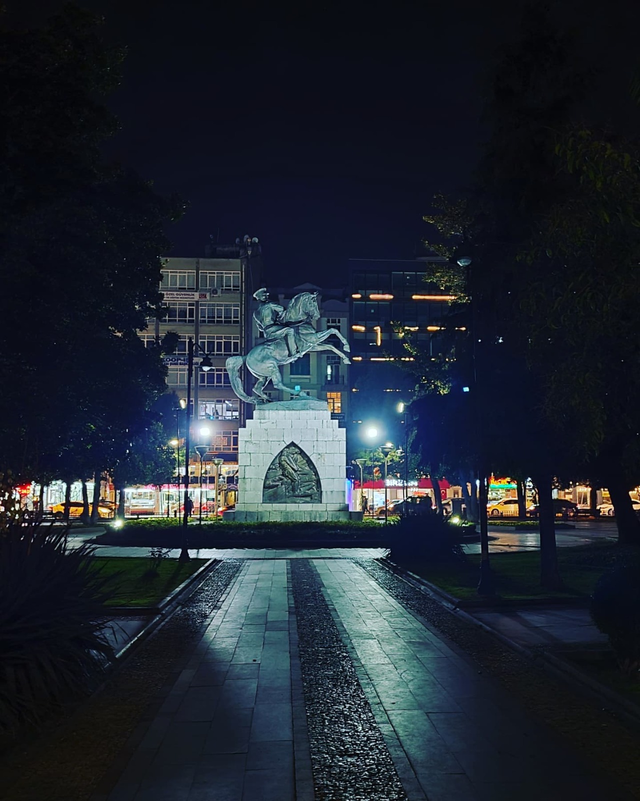 Dünden bugüne Onur Anıtı