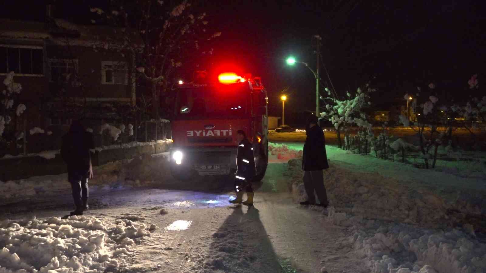 Amasya'da ev yangını: 6 kişilik aile ölümden döndü
