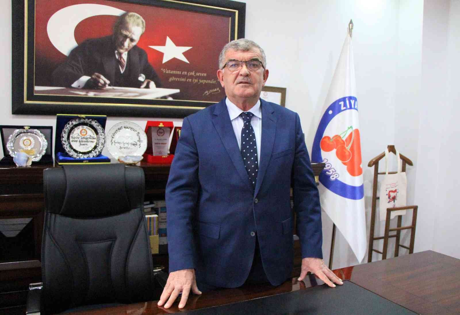 Sokaklardaki karları toplayıp baraj gölüne taşıdılar
