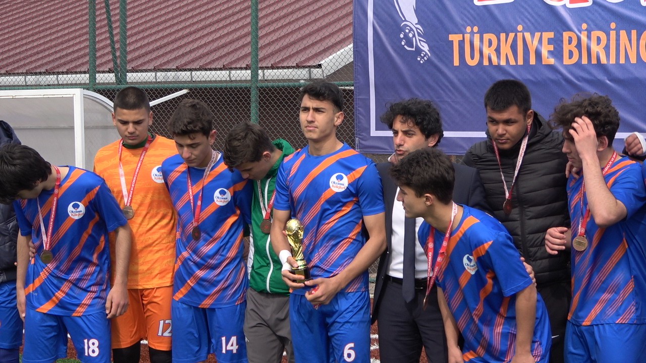 Okullararası futbol turnuvası finalleri Rize'de düzenlendi
