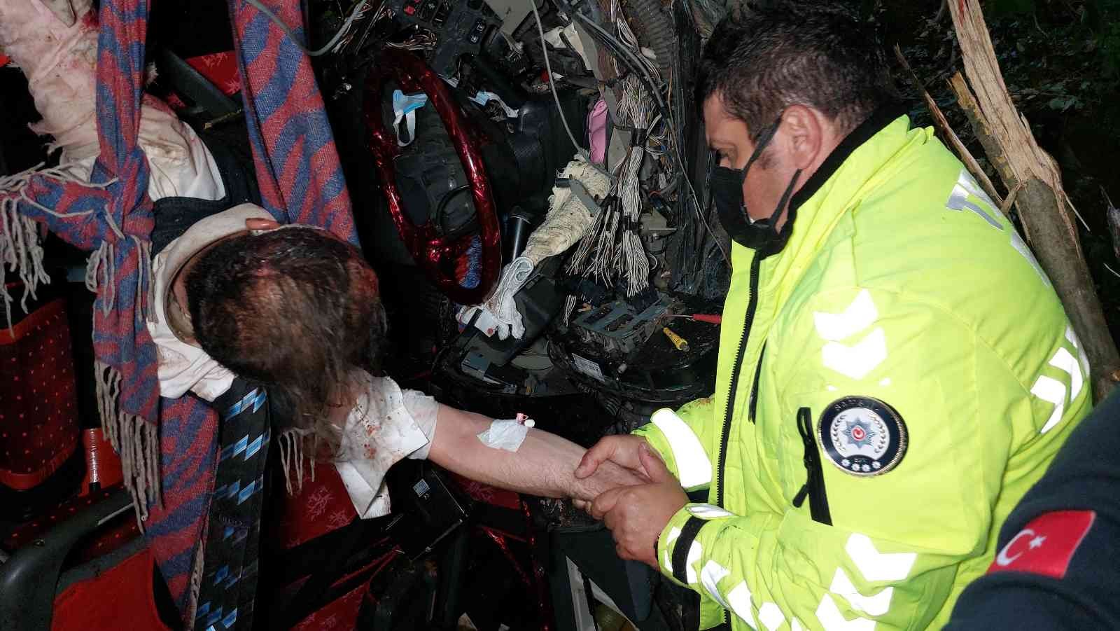 Samsun'da yolcu otobüsü 150 metreden dereye yuvarlandı: Ölü ve yaralılar var

