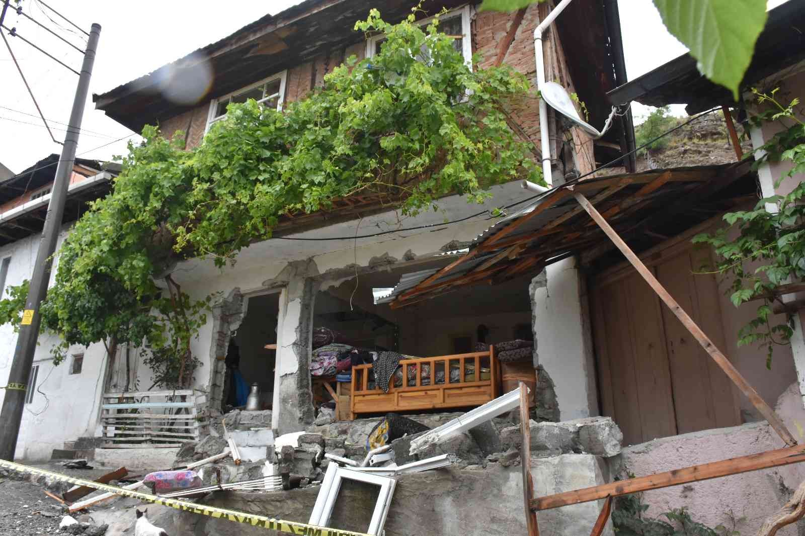 Kastamonu'da patlayan tüp ortalığı savaş alanına çevirdi: 1 yaralı
