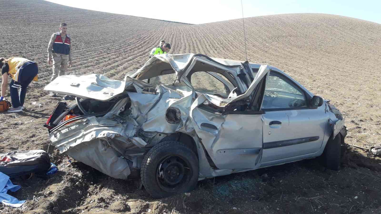 Amasya'da takla atan otomobil tarlaya uçtu: 4 yaralı
