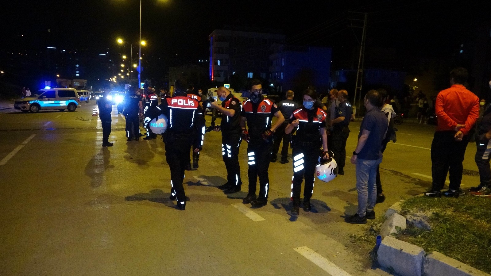 Samsun'da Yunus polisleri kaza yaptı: 2'si polis 4 yaralı
