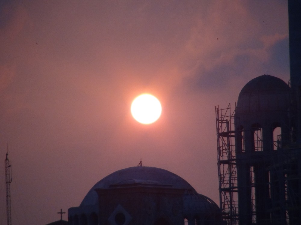 Taksim'de batan güneş Türk bayrağı ile buluştu
