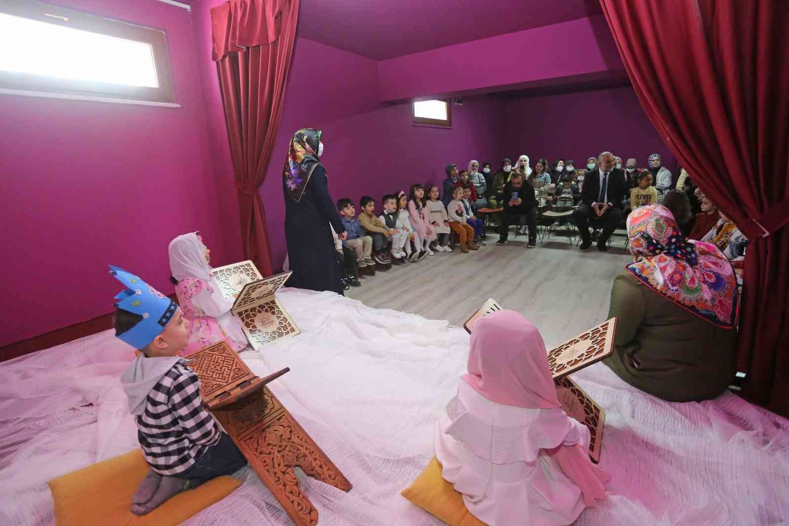 Kur'an-ı Kerim'e geçiş töreni
