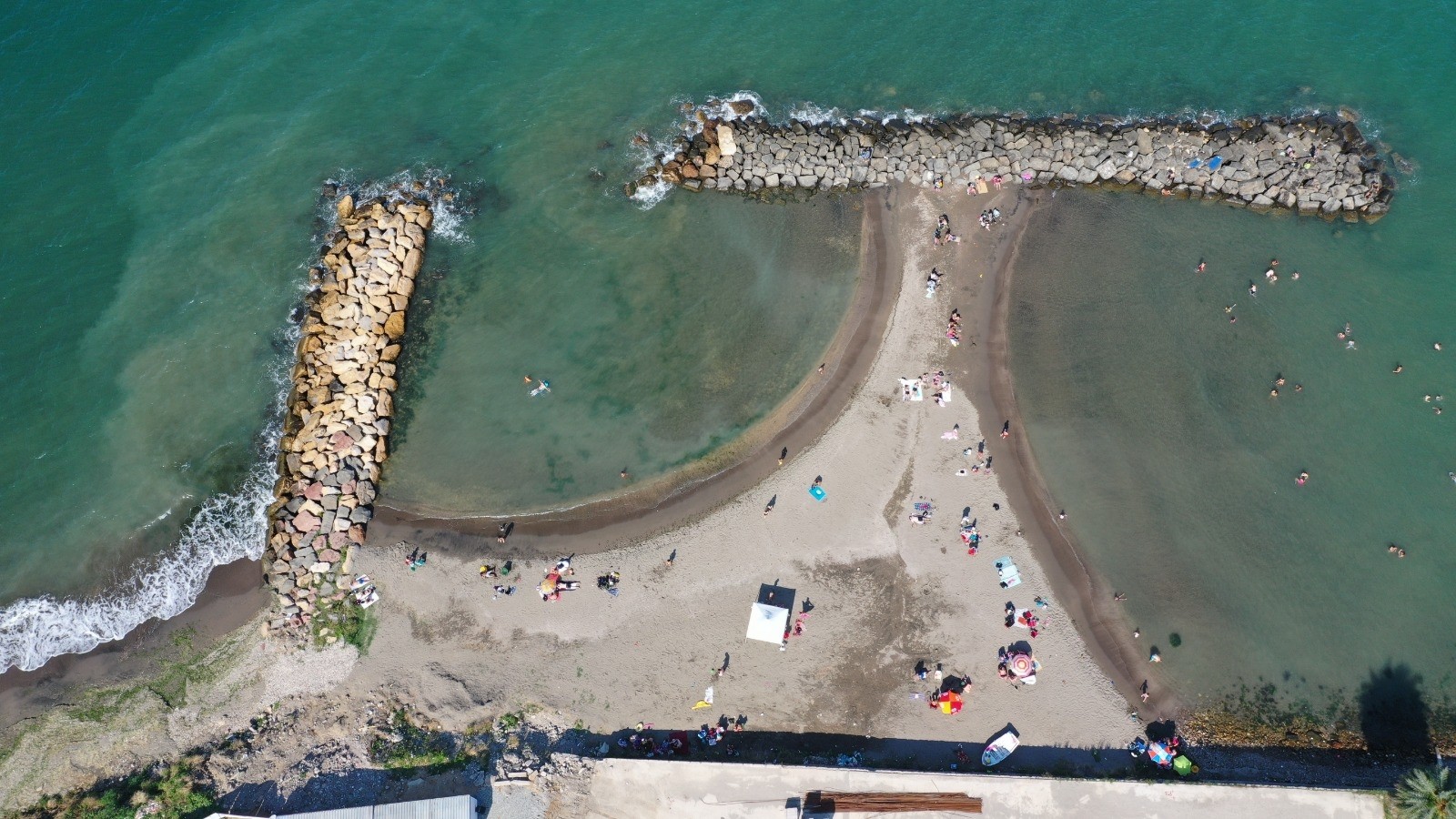 Ordu'da gökdelenin yıkıldığı kumsal halka açıldı
