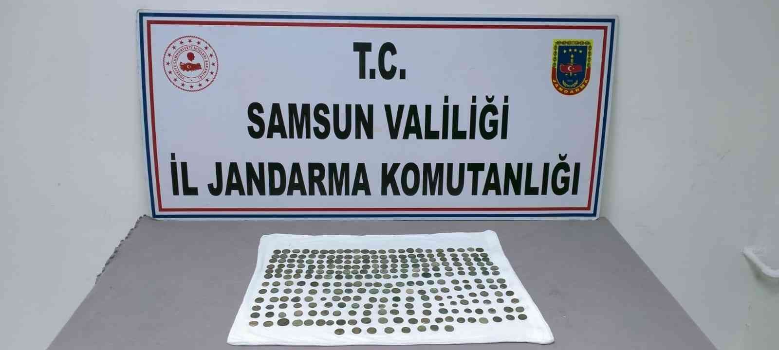 Samsun'da jandarma 265 adet sikke ele geçirdi
