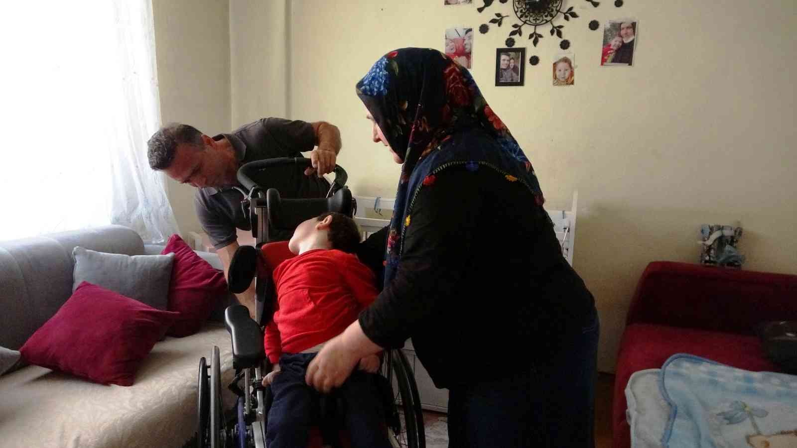 Ortopedi sandalyelerine kavuşan engelli çocukların büyük sevinci
