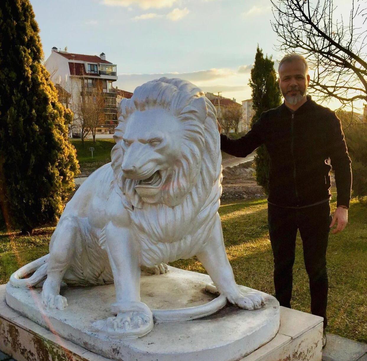 OMÜ'lü öğretim görevlisinin yaptığı heykeller Türkiye'yi süslüyor
