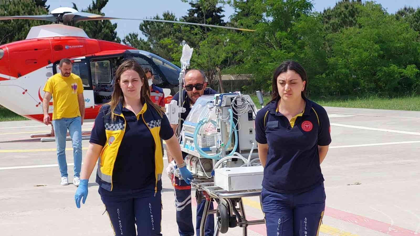 'Parmak bebek' ambulans helikopterle hastaneye sevk edildi
