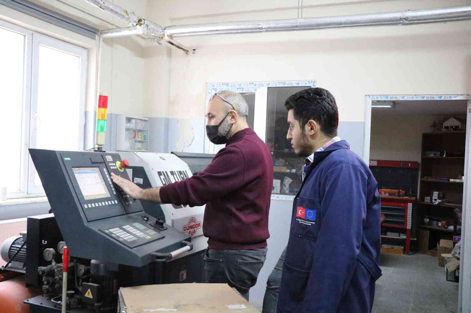 Mezun olmadan iş teklifleri alıyorlar
