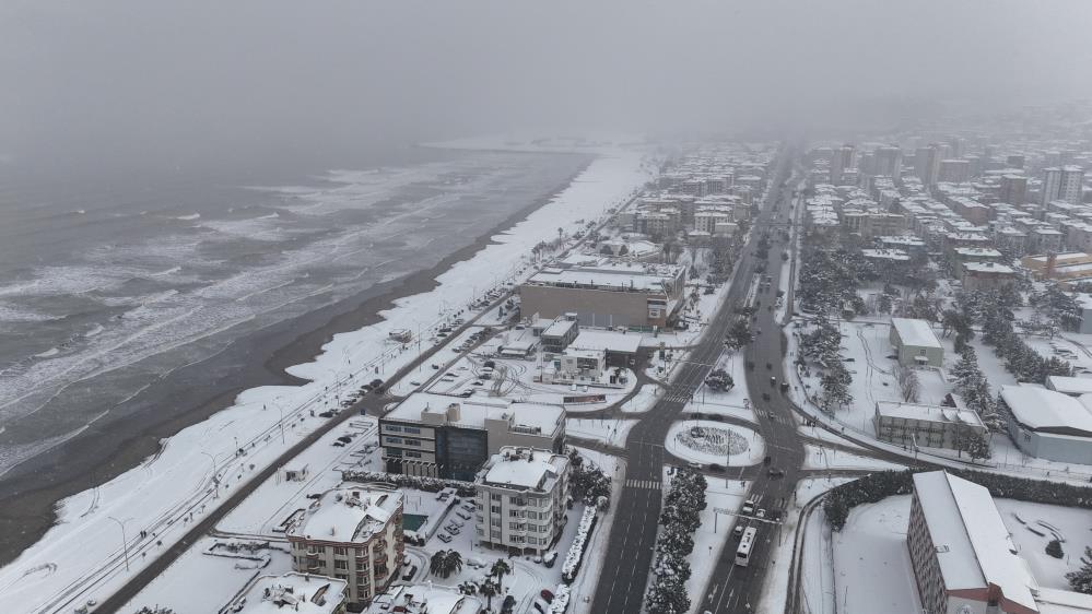 Atakum sahilinde masalsı kar güzelliği