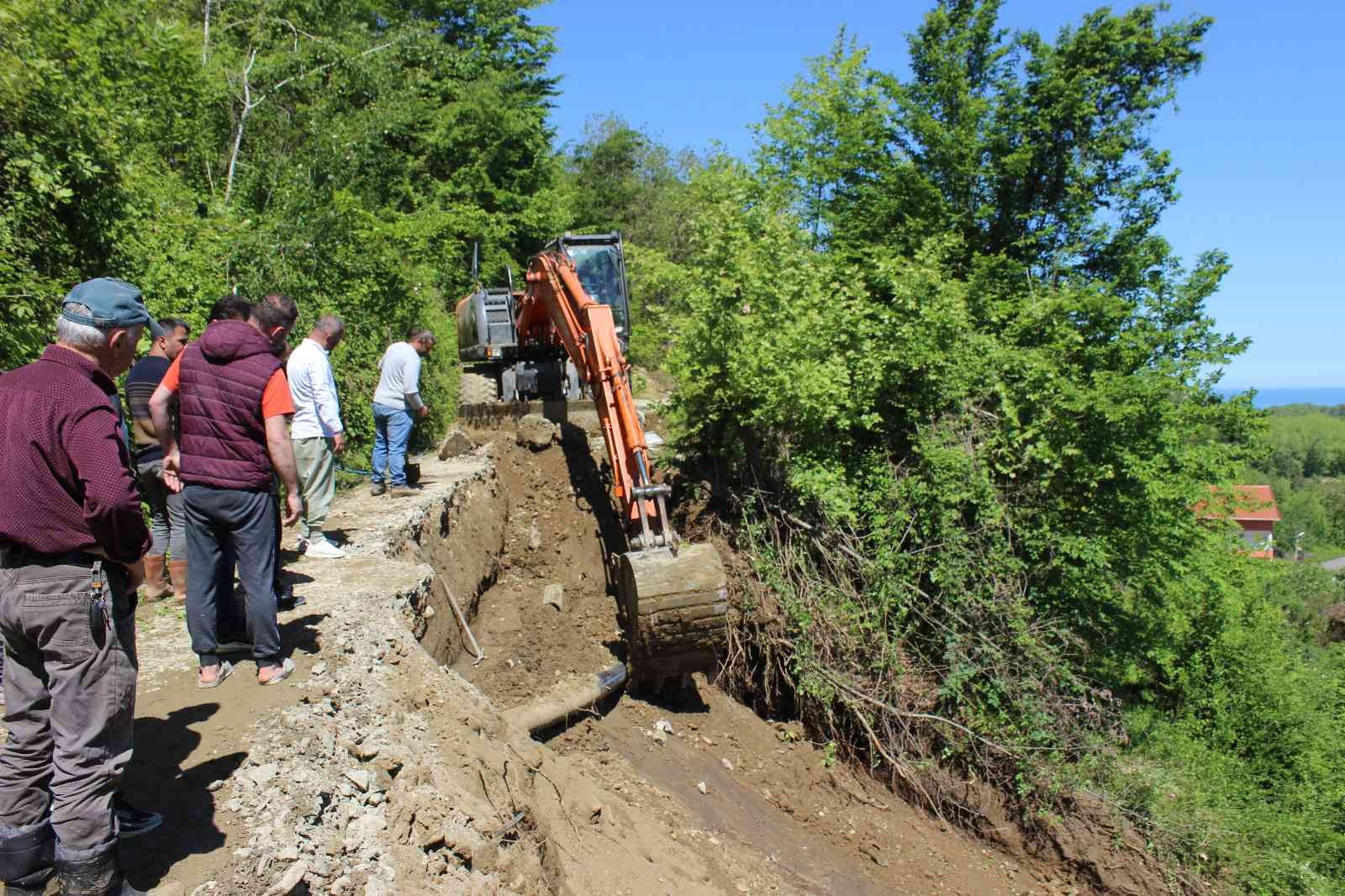 Sinop'ta heyelan: 2 ev ve 1 samanlıkta zarar oluştu
