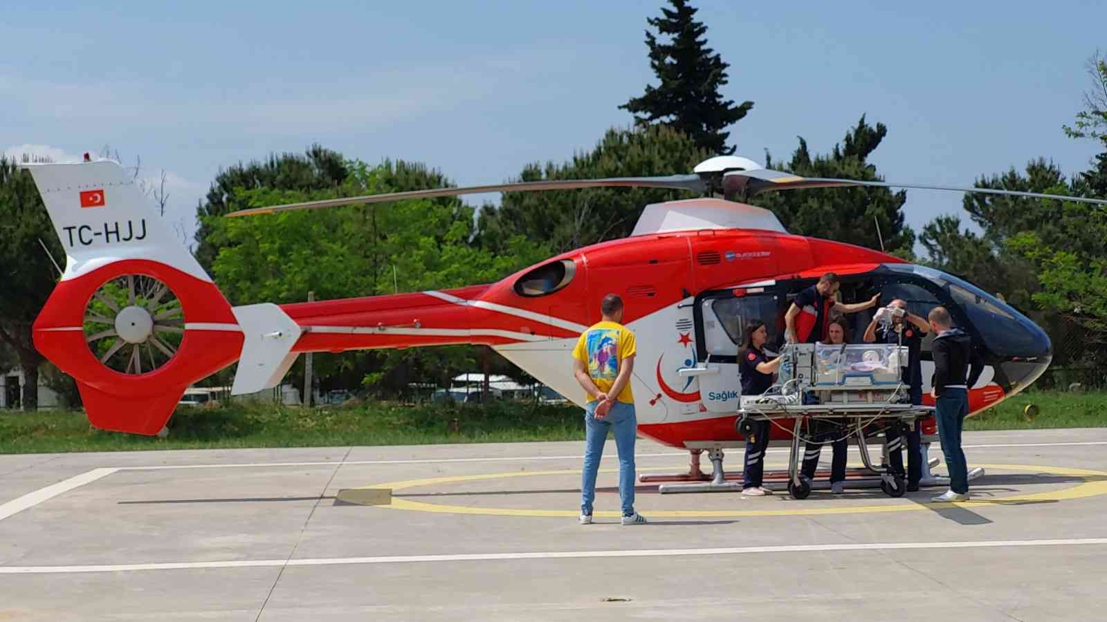 'Parmak bebek' ambulans helikopterle hastaneye sevk edildi
