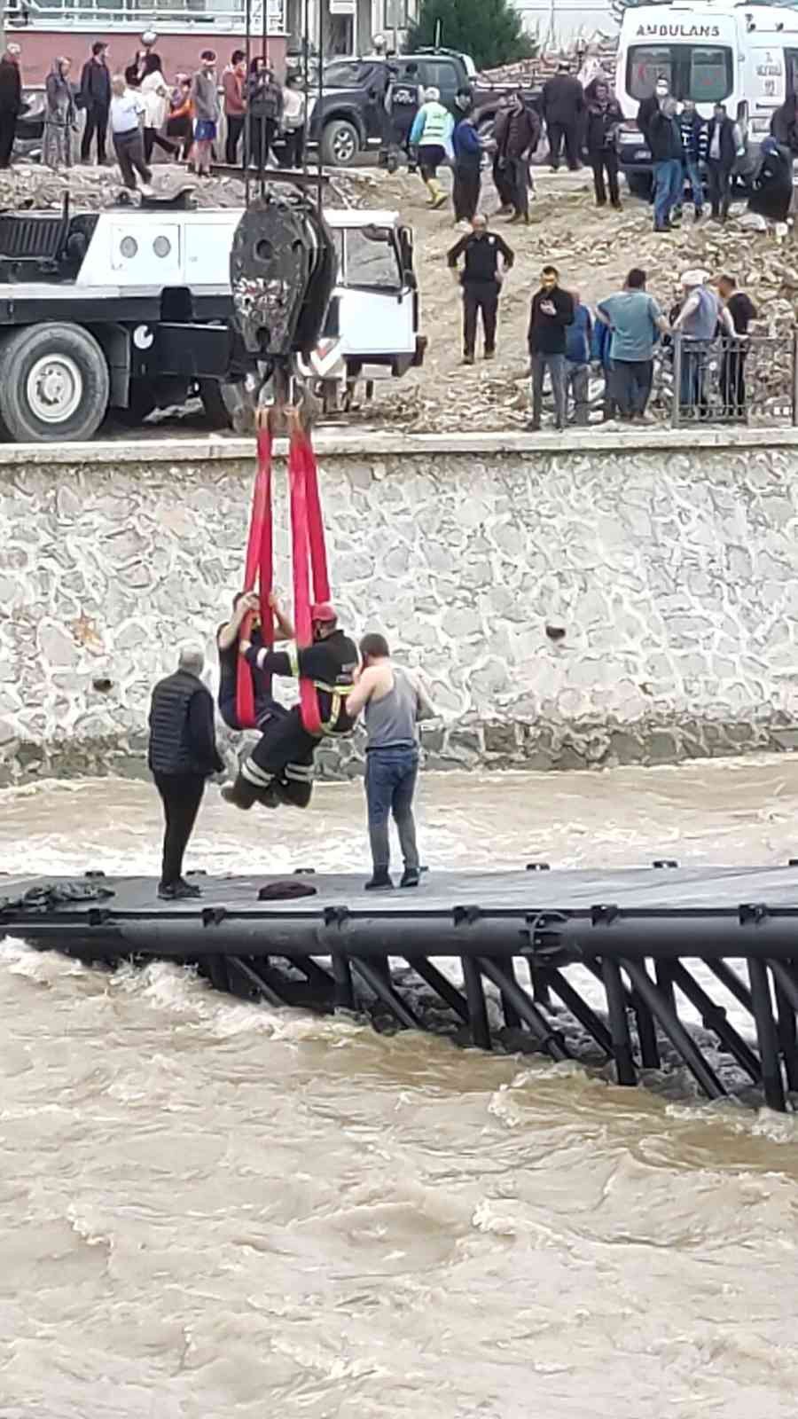 Ordu'da inşaat halindeki köprü çöktü: 2 işçi yaralı
