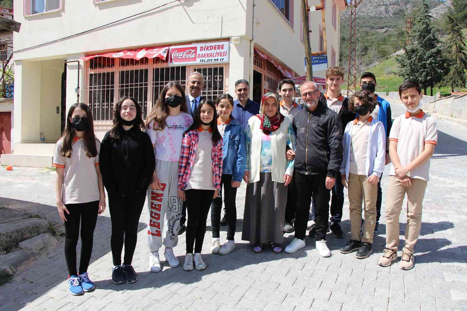 Öğrencilerin yaptığına bakkal bile şaşırdı
