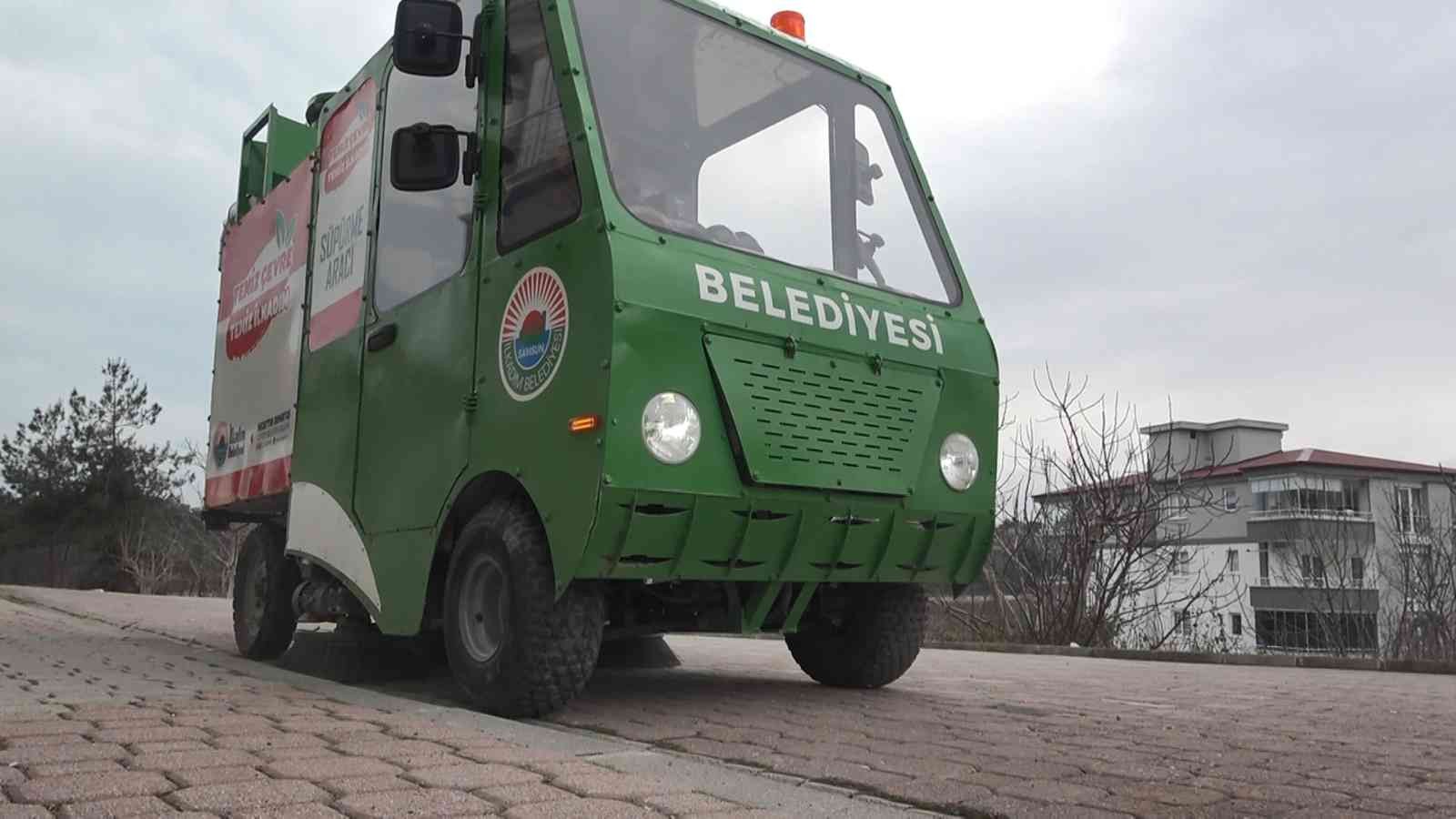 Belediye elektrikli süpürge aracı üretti
