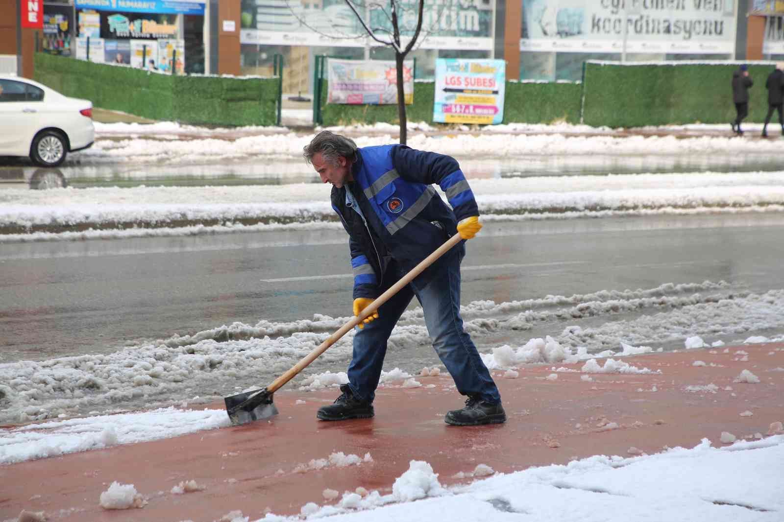 Atakum Belediyesi'nden aralıksız kar mücadelesi
