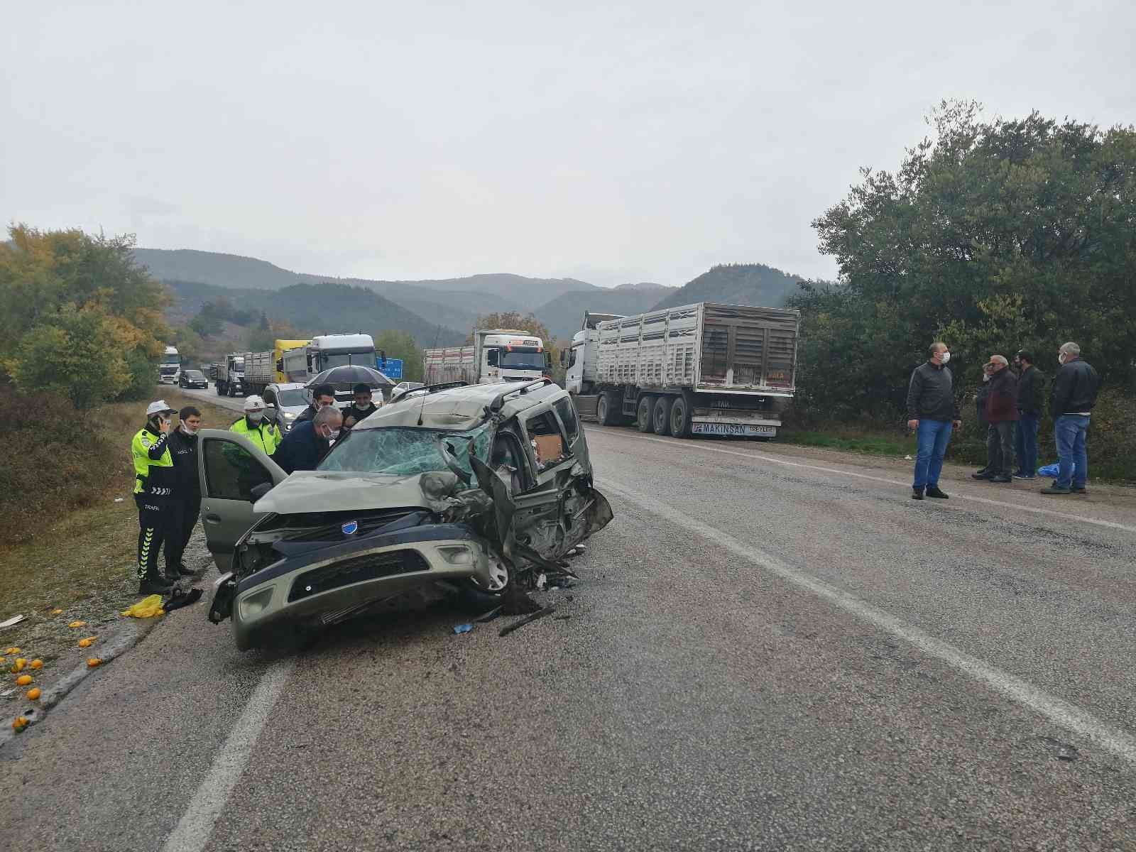 Tokat'ta tır ile hafif ticari araç çarpıştı: 1 ölü, 1 yaralı
