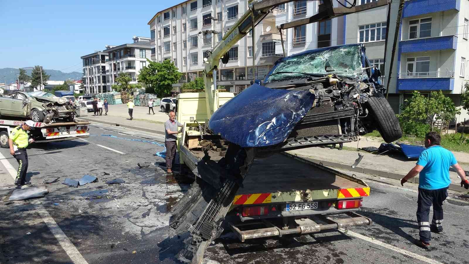 Ordu'da feci zincirleme kaza: 2'si ağır 6 yaralı
