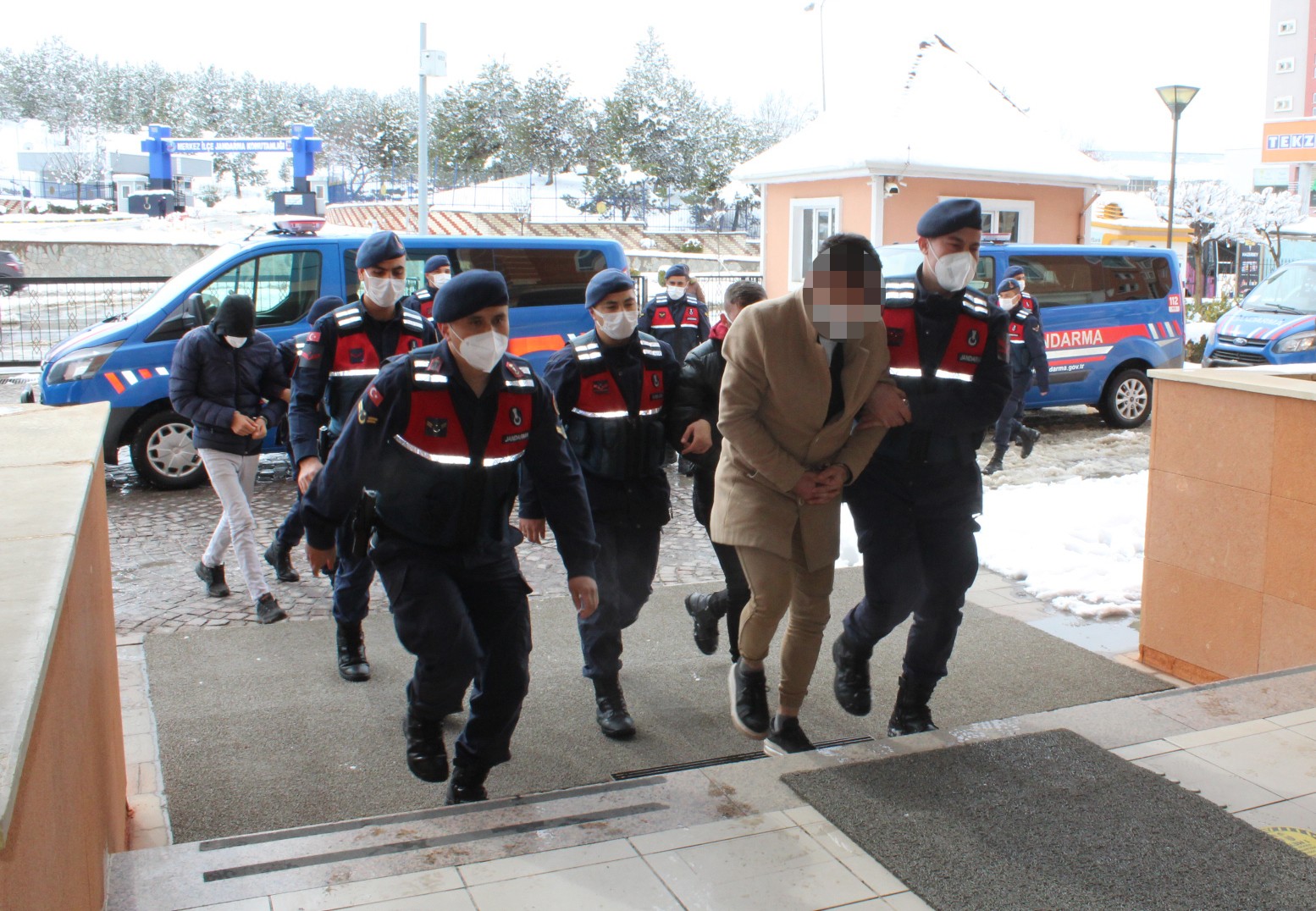 2 milyonluk vurgunun 16 zanlısı serbest bırakıldı
