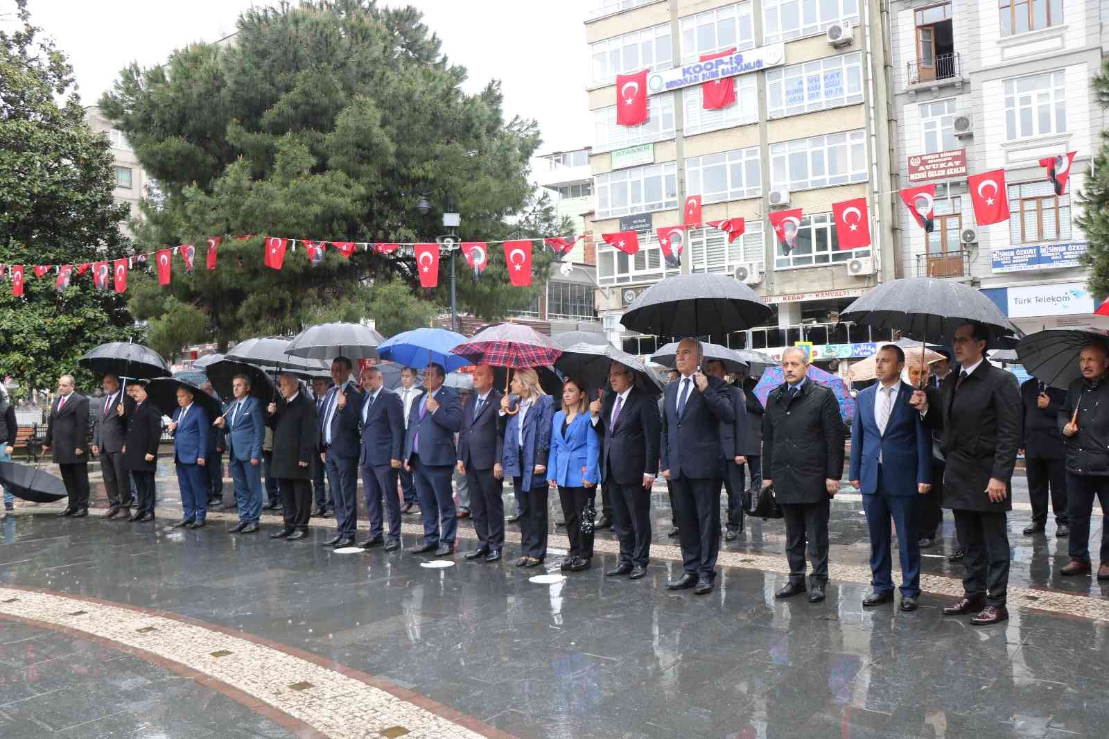 Samsun'da 19 Mayıs kutlamaları yağmur altında başladı

