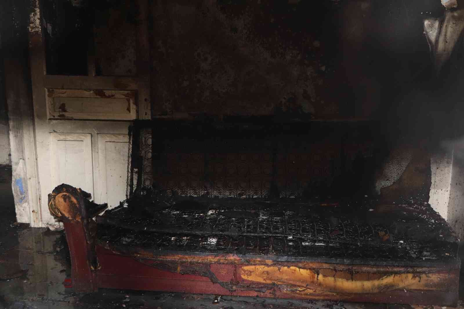 Boş evde çıkan yangında 1 kişi dumandan etkilendi
