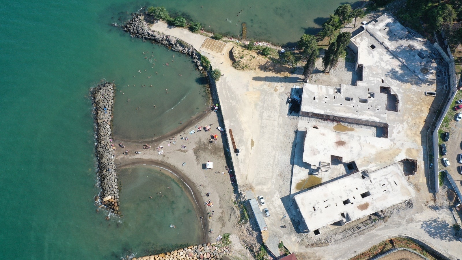 Ordu'da gökdelenin yıkıldığı kumsal halka açıldı
