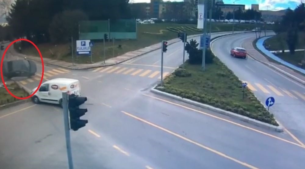 Aracıyla kırmızı ışıkta geçerek ölüme sebep olan doktor tutuklandı
