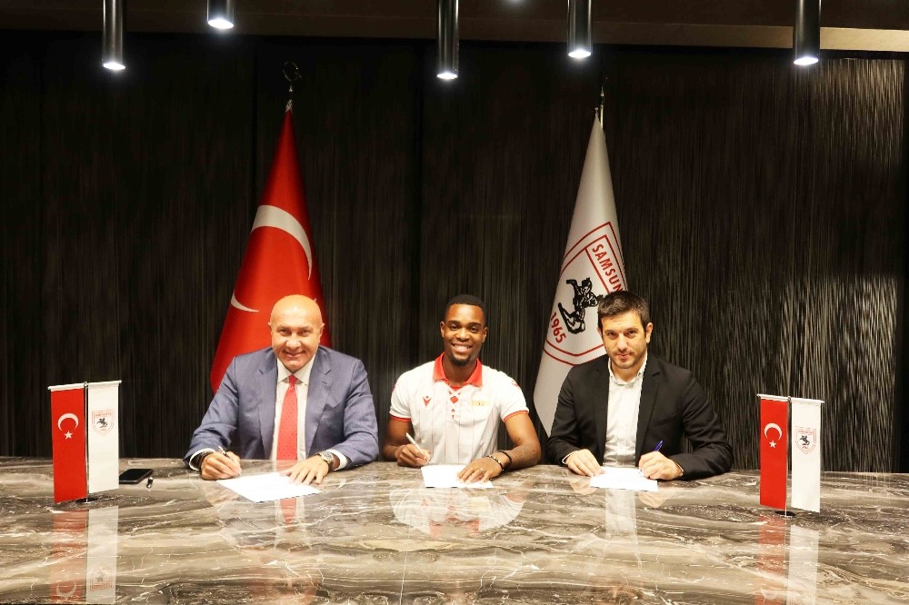 Samsunspor yıldız futbolcu ile sözleşme imzaladı
