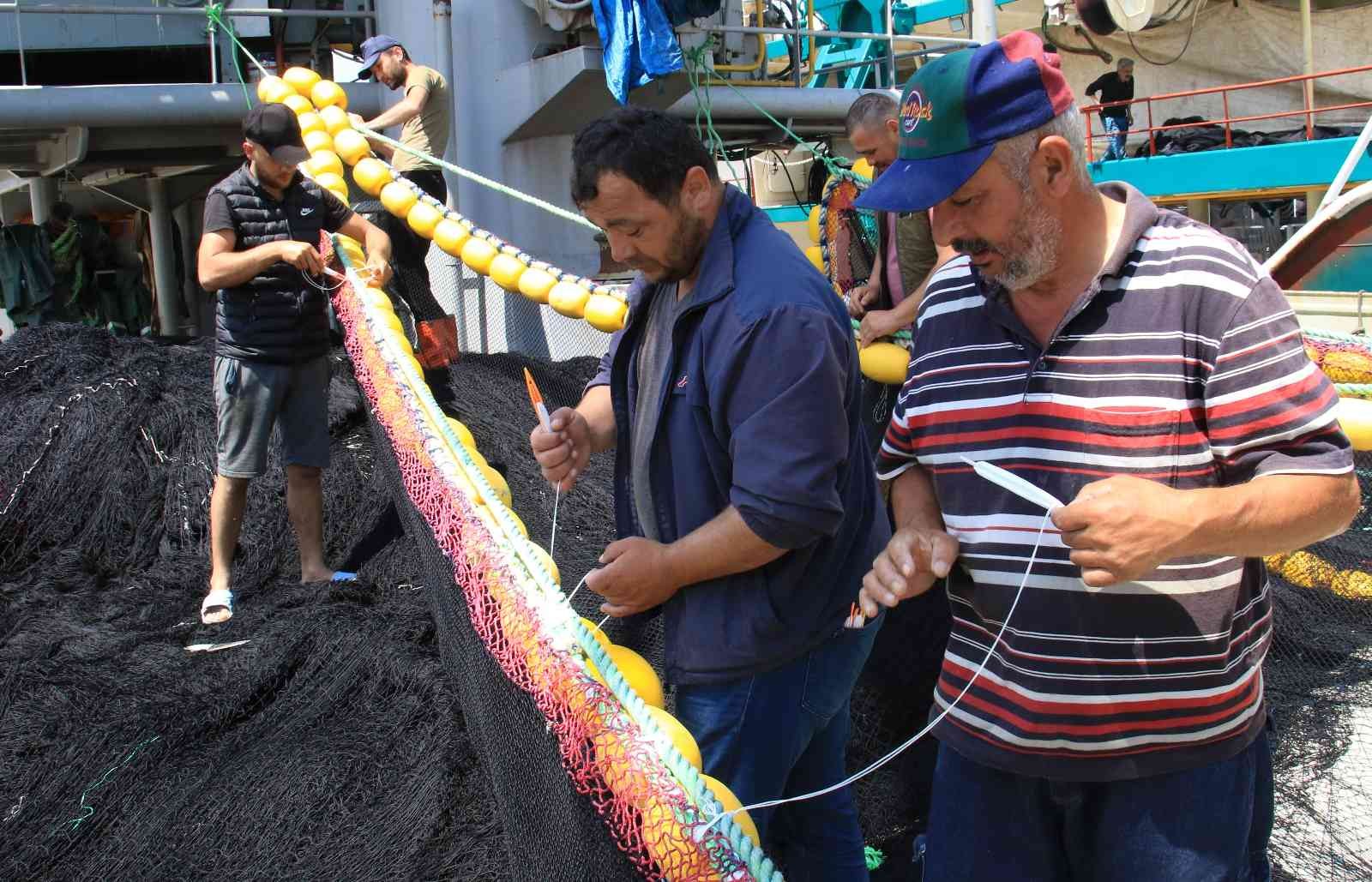 Akdeniz'de uluslararası sularda balıkçılara fırtına engeli
