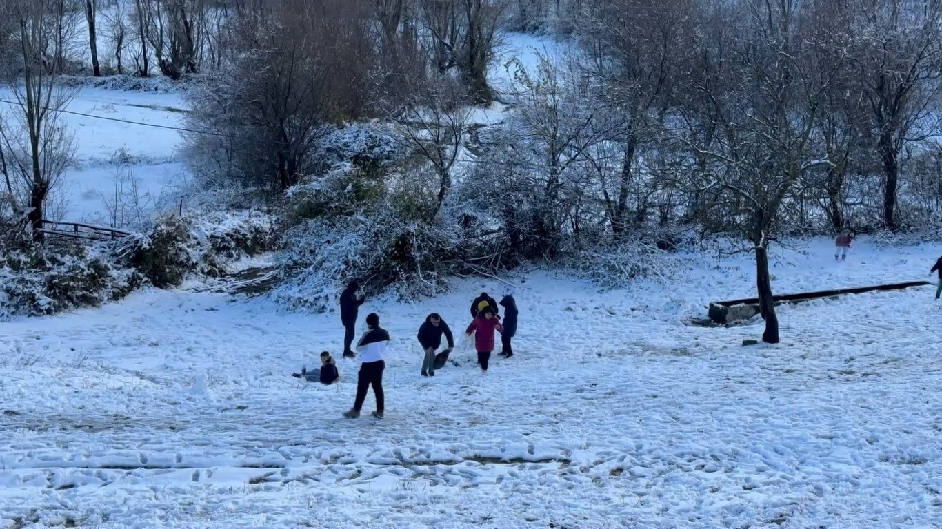 Beyaza bürünen Samsun Kocadağ'da vatandaşların kar keyfi