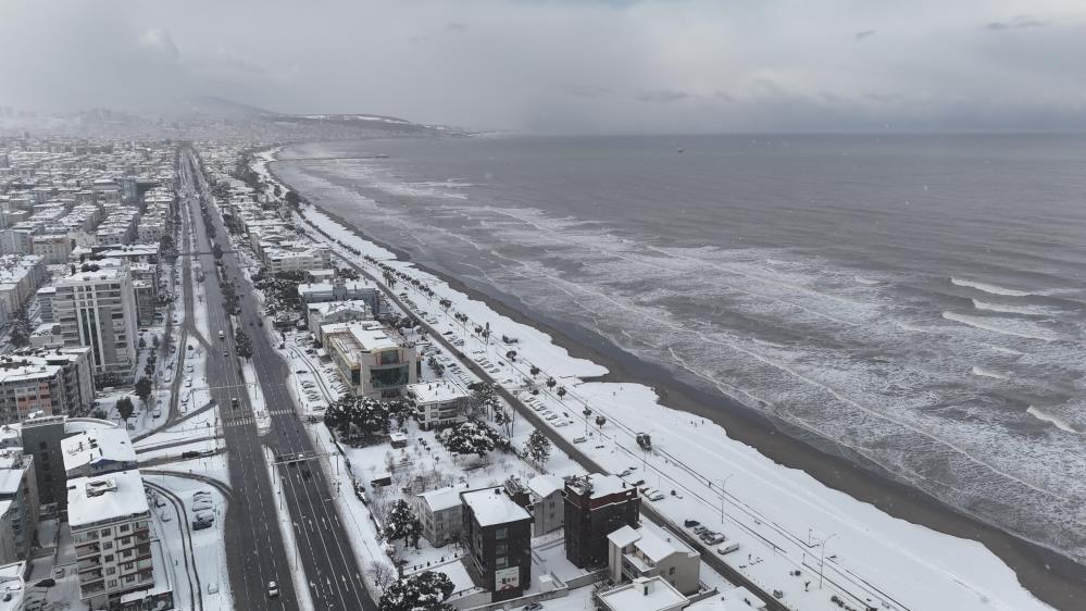 Atakum sahilinde masalsı kar güzelliği