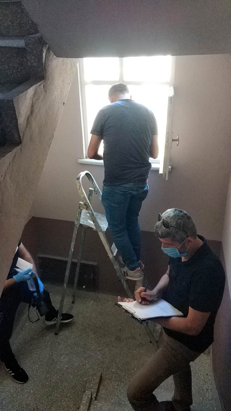 Anahtarı evde unutup balkondan eve girmek isterken 3. kattan düştü
