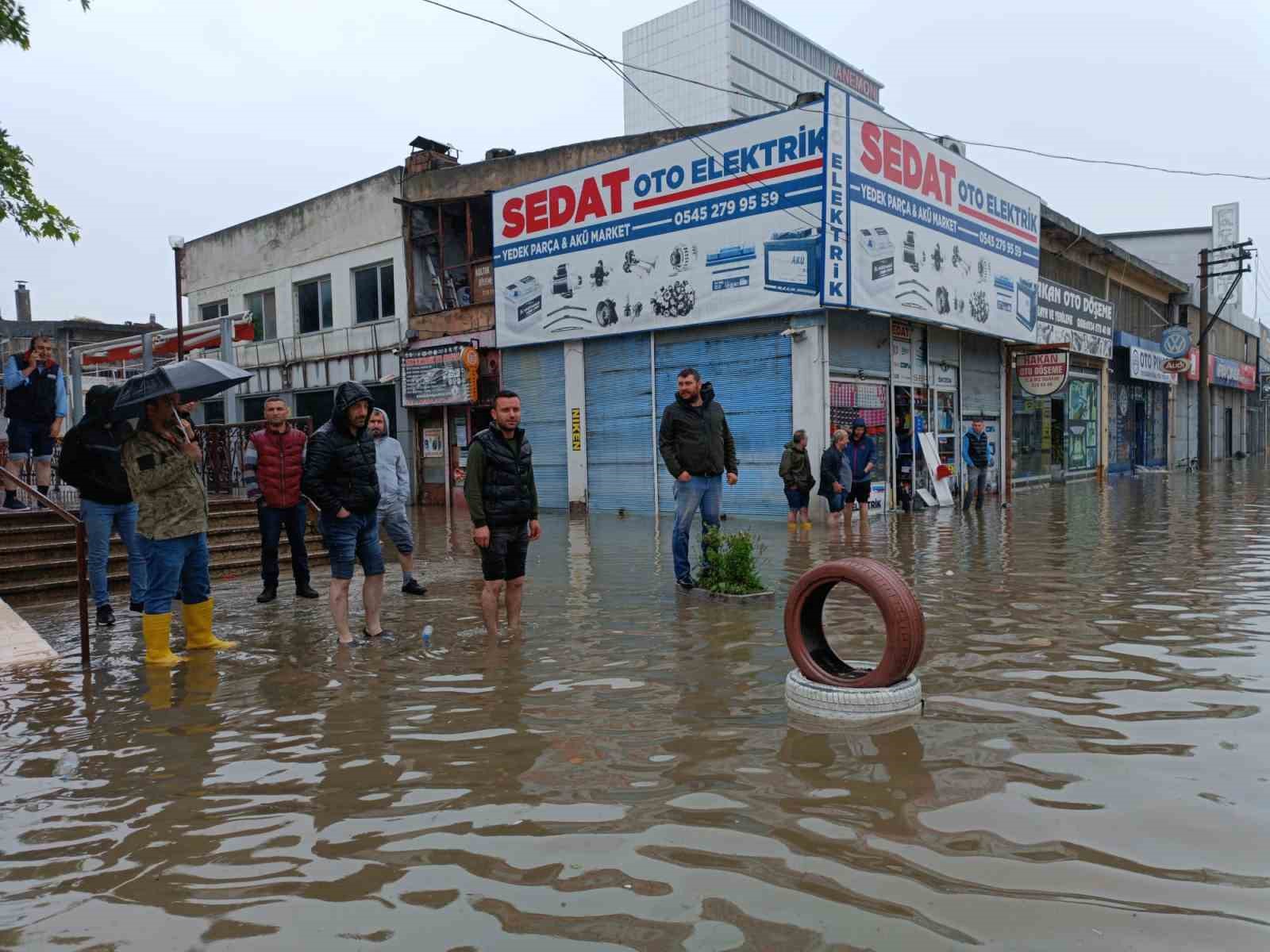 Samsun'da sanayi bölgesi göle döndü
