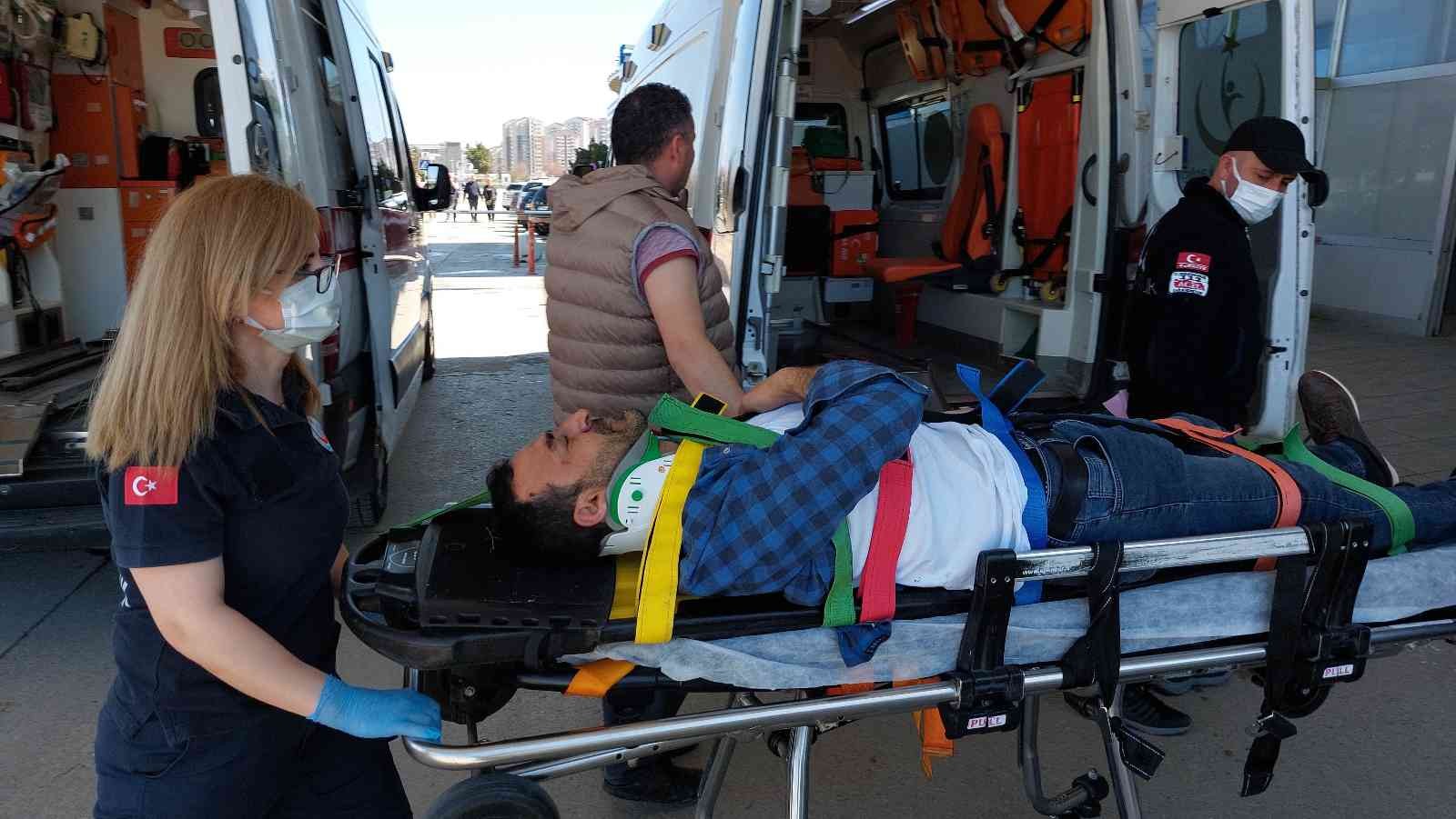 Samsun'da sıcak asfalt yüklü kamyon şarampole yuvarlandı: 1 yaralı
