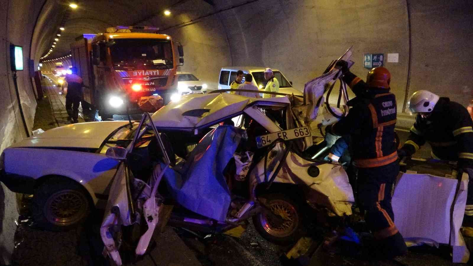 Tır, tünelde arıza yapan otomobile çarptı: 1 ölü, 3 yaralı

