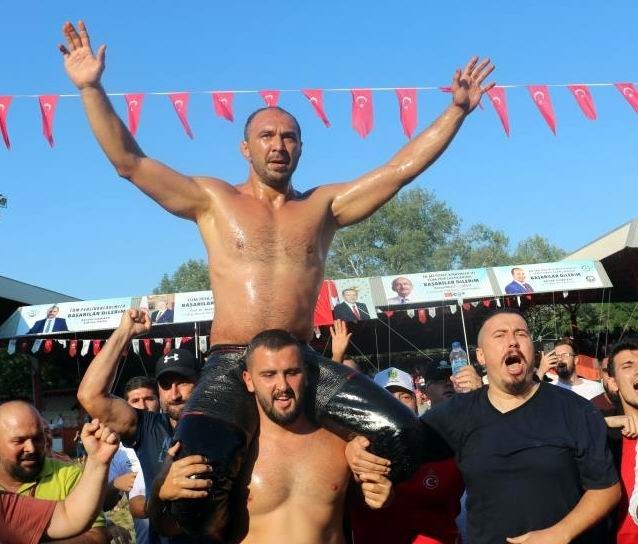 Günde 18 saat çalışarak kispetleri Kırkpınar'a yetiştirmeye çalışıyor
