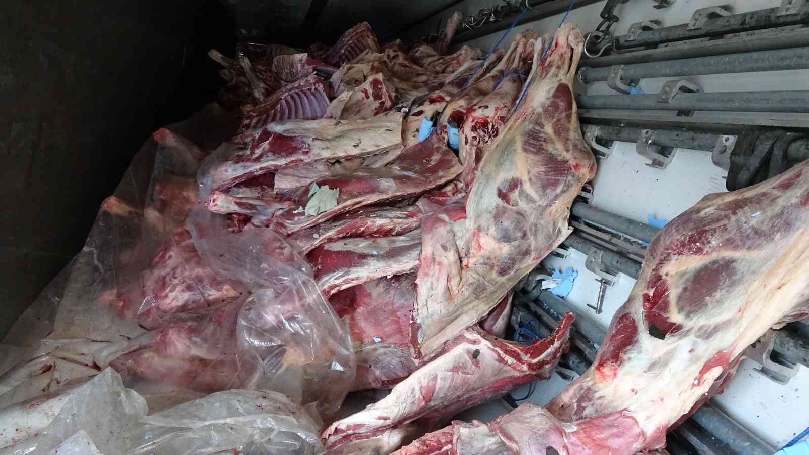 Tokat'ta, et yüklü tır devrildi: 1 yaralı

