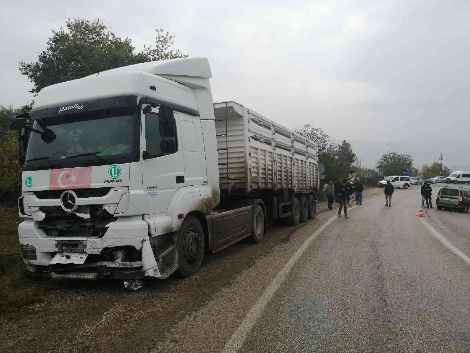 Tokat'ta tır ile hafif ticari araç çarpıştı: 1 ölü, 1 yaralı

