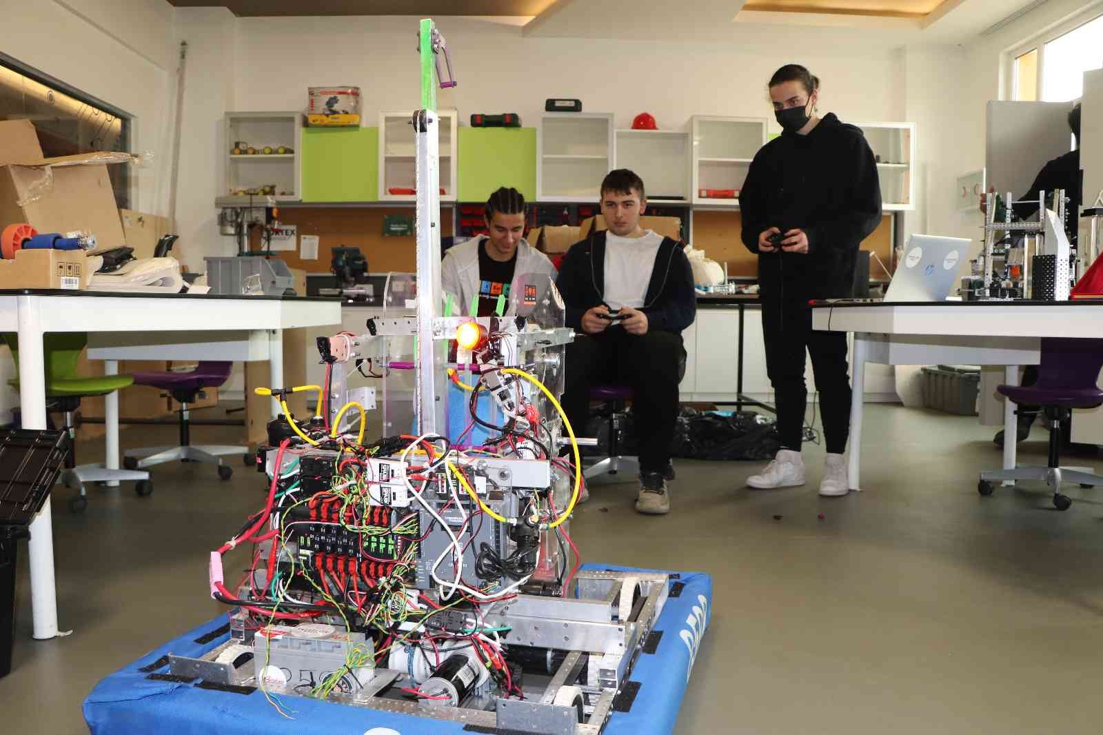 Robot tasarlayan Samsunlu lise öğrencileri Amerika'da dünya şampiyonasında yarışacak
