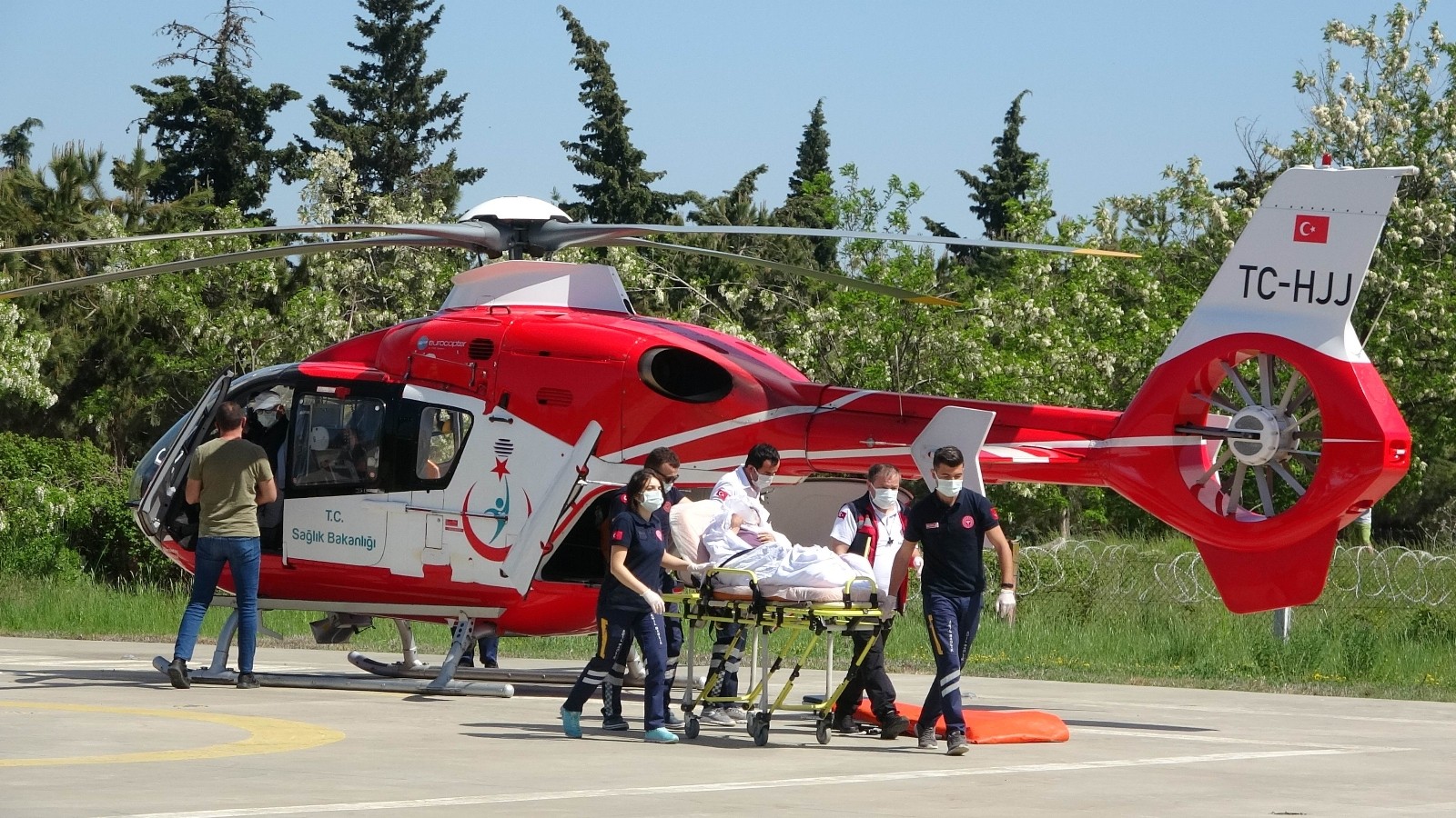 Ambulans helikopter bir günde 6 hastanın yardımına yetişerek rekor kırdı
