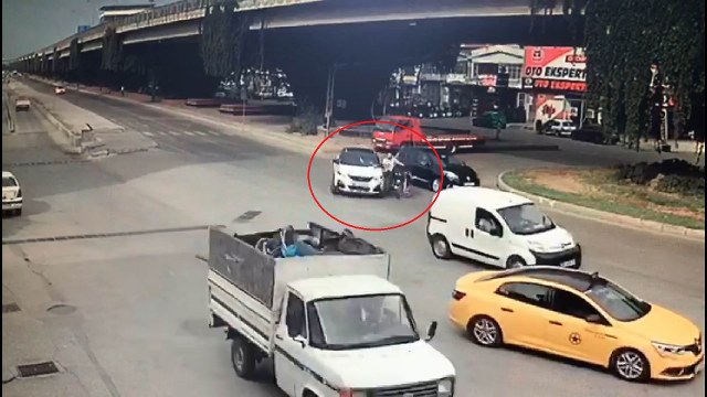 Samsun'da kaza anı anbean kameralara yansıdı